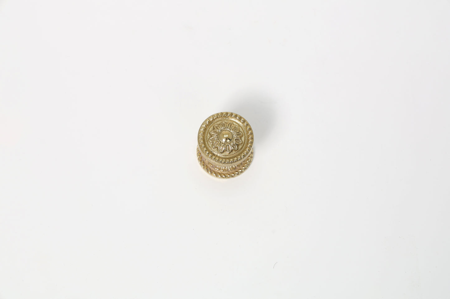 Regalia Bloom Brass Knob – Classic Ornamental Charm in Solid Brass
