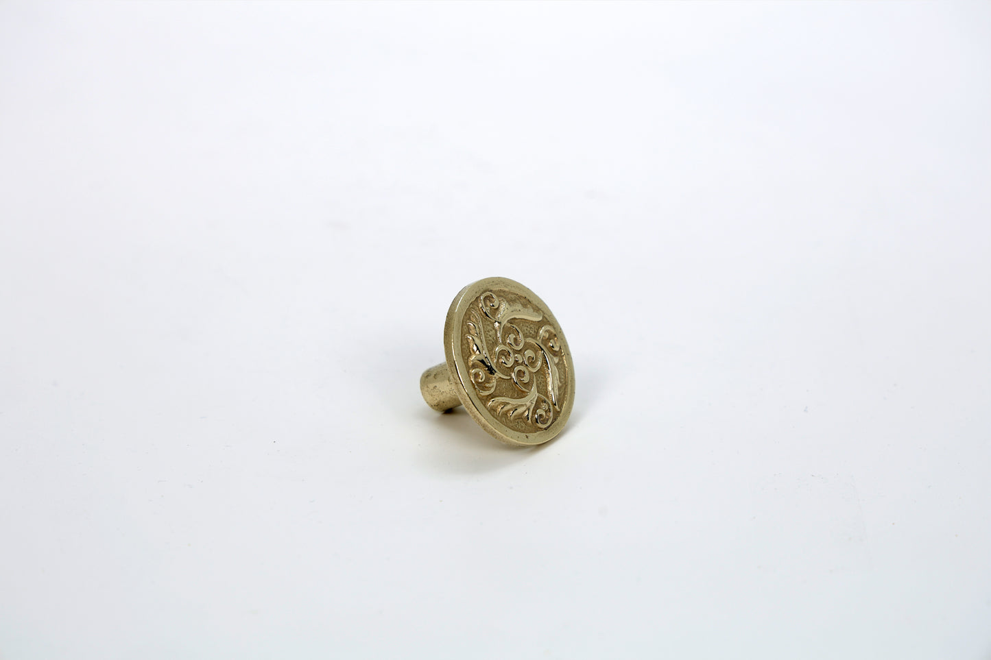 Mehira Brass Knob – Intricate Henna-Inspired Artistry in Brass