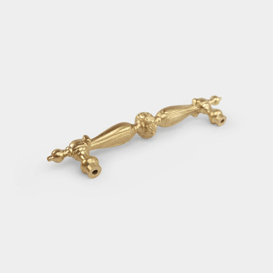 Auberon Pull – Timeless Neoclassical Sophistication